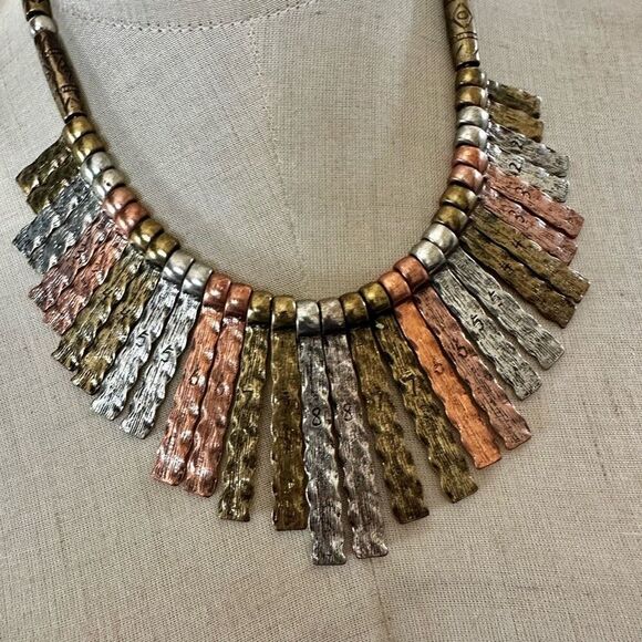 Tri tone statement necklace - Picture 7 of 11